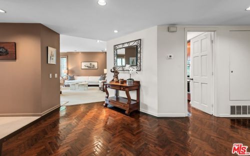 4792 Park Encino Ln, Van Nuys, CA 91436-3281