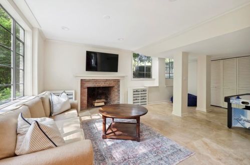 2835 Castlewood Dr, Atlanta GA  30327-1203 exterior