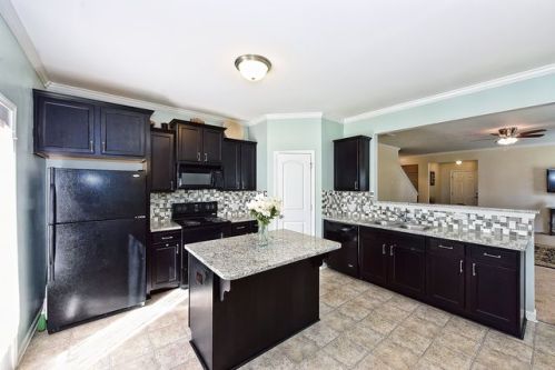 340 Royal Windsor Dr, Midland, NC 28107-9066