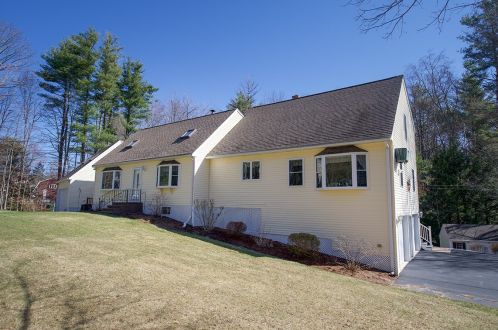 8 Hunt Pond Rd, Sandown, NH 03873-2132