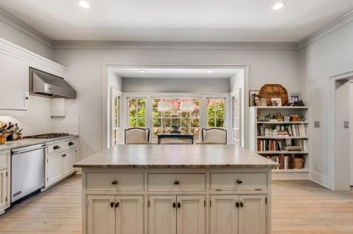 3229 Arden Rd, Atlanta GA  30305-1936 exterior