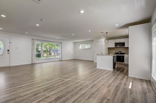 8746 Aldwick Dr, Dallas TX  75238-3420 exterior