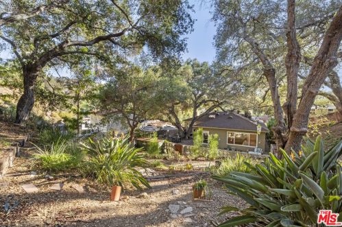2575 Gardner Pl, Glendale CA  91206-3018 exterior
