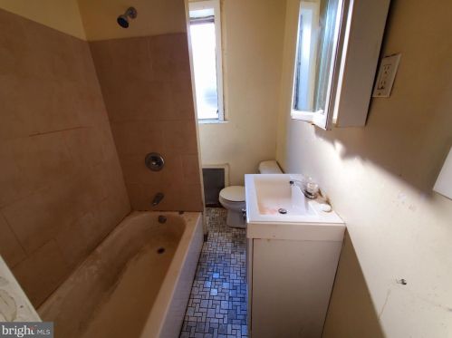 4647 Front St, Philadelphia PA 19106-2249 exterior