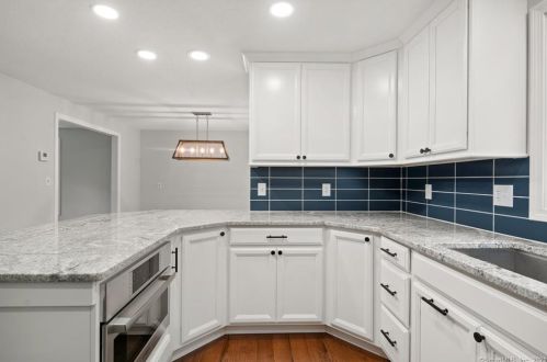 208 Lefoll Blvd, Wapping CT  06074-4261 exterior