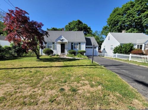 30 Harris St, Norwalk, CT 06850-2043