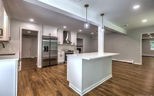 34 Brookwood Ln, Huntington CT  06484-2051 exterior