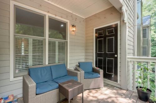 405 Bainbridge Dr, Atlanta GA  30327-4272 exterior