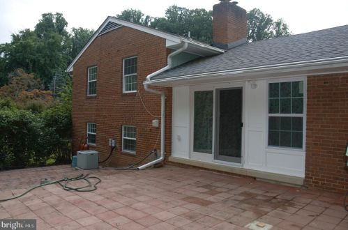 7635 Dunston St, Springfield VA  22151-2611 exterior