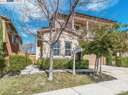 2389 Capistrello St, Pleasanton, CA 94568-4823