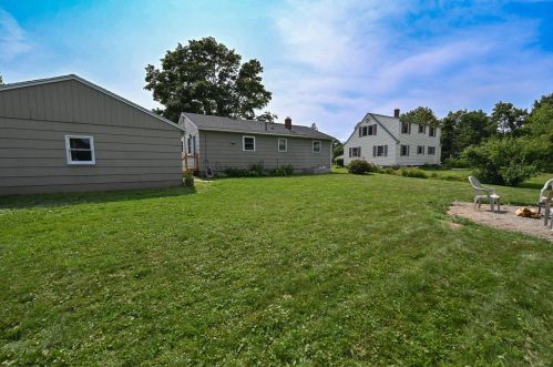 22 Robinhood Dr, Brewer, ME 04412-1718