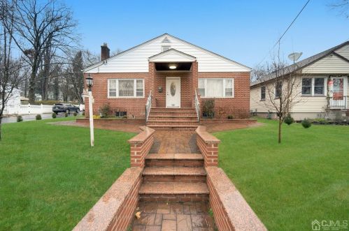 128 Hoover Ave, Edison, NJ 08837-2669