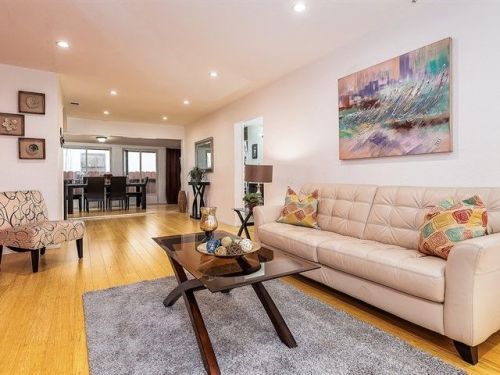 1084 Seymore Pl, Hayward, CA 94544-3754