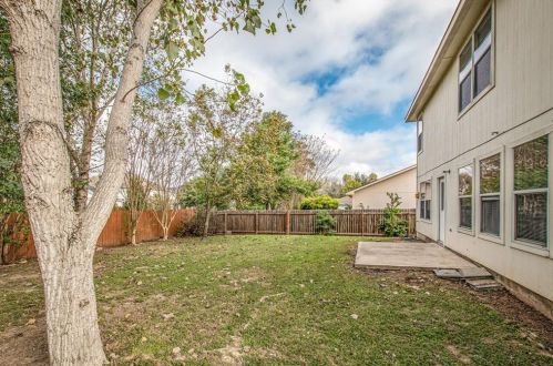 137 Dandelion Loop, Uhland TX  78640-5510 exterior