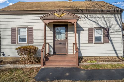 8 River St, Berwick, ME 03901-2236