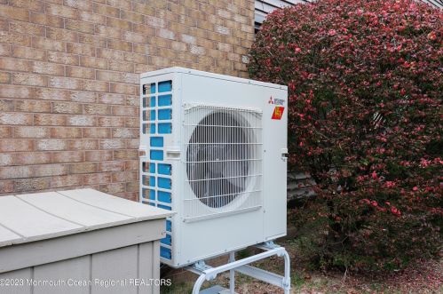 20 Lexington Ct, Tinton Falls NJ 07701-5467 exterior