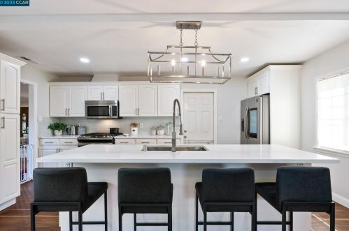 196 Hazel Dr, Concord CA  94523-2916 exterior