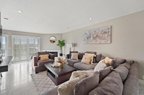 6967 Camino Degrazia, San Diego, CA 92111-7806
