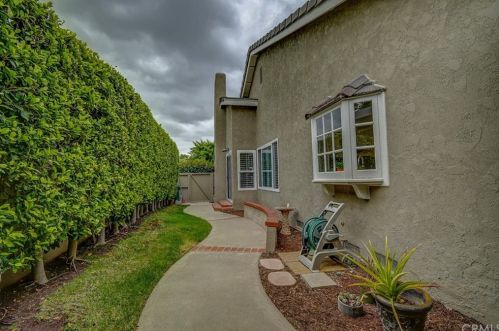 7 Deer Spg, Irvine CA  92604-3011 exterior