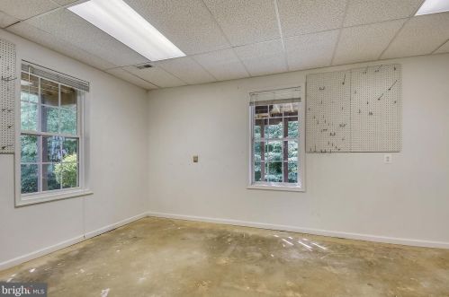 7112 Ayers Meadow Ln, Springfield VA  22150-4915 exterior