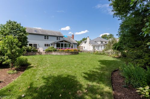 6529 Bentley Ave, Willowbrook IL 60527-1832 exterior