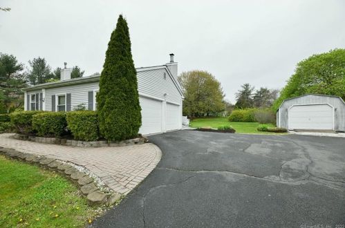 23 Peddler Dr, Windsor, CT 06095-1748