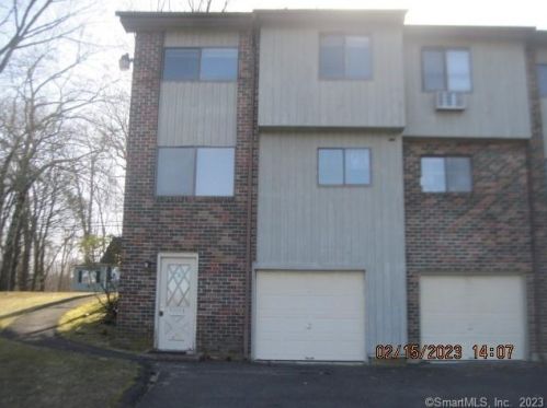 248 Oakville Ave, Waterbury, CT 06708-1618