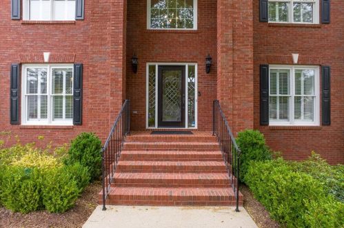 1364 Megan Danielle Dr, Lilburn, GA 30047-6774