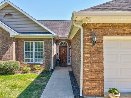 7 Devonwood Dr, Silver Creek, GA 30173-2381