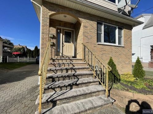109 Market St, Outwater, NJ 07026-3722