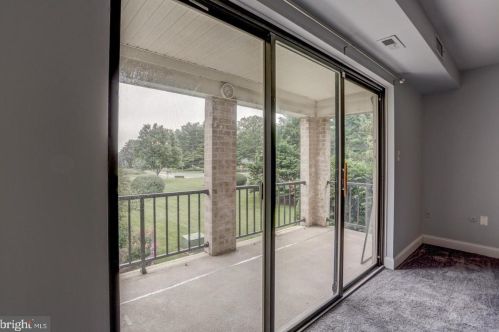 209 Valleybrook Dr, Lancaster PA  17601-4623 exterior