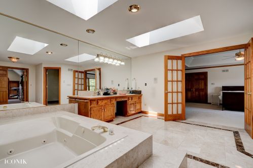 1547 Pine Lake Dr, Naperville IL  60564-9791 exterior