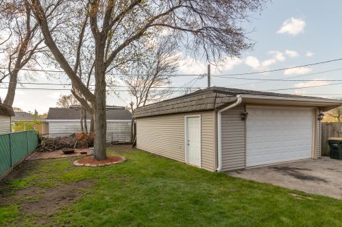 8316 Elmore St, Niles IL 60714-1943 exterior