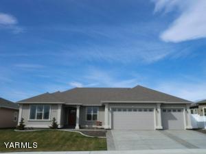 214 92nd Ave, Yakima, WA 98908-9361