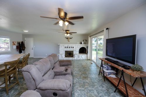 15742 Orange Blossom Rd, Valley Home CA 95361-9522 exterior