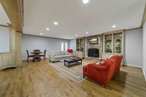 10526 Berry Knl Dr, Dallas TX  75230-4245 exterior