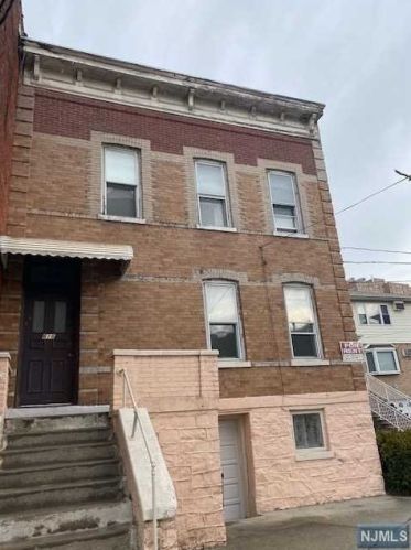 616 Gorge Rd, Cliffside Park, NJ 07010-2309