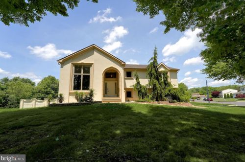 17 John Paul Dr, Trenton, NJ 08690-2445