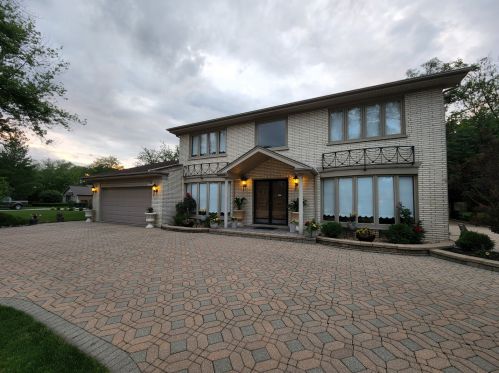 3736 Countryside Ln, Glenview, IL 60025-3724