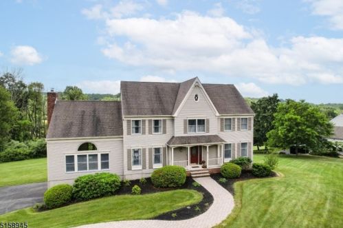 14 Country Pl, Lebanon, NJ 08833-3100