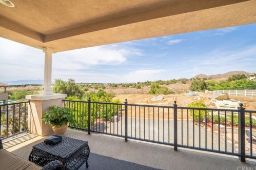 16550 Catalonia Dr, Riverside CA  92504-8701 exterior