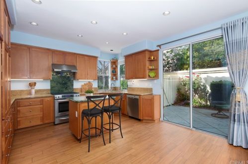 34 Del Ventura, Irvine, CA 92606-8857
