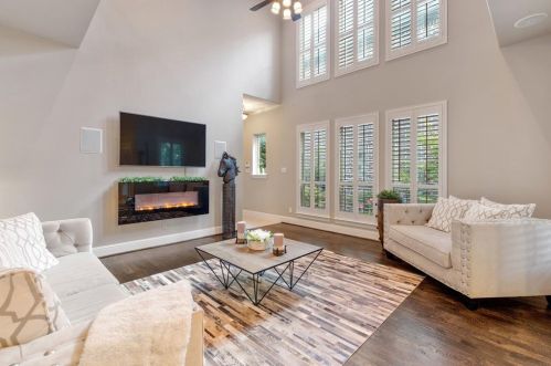 2253 Longwood Dr, Carrollton TX 75010-4912 exterior