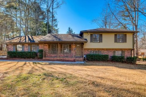 2265 Old Concord Dr, Porterdale, GA 30016-1733