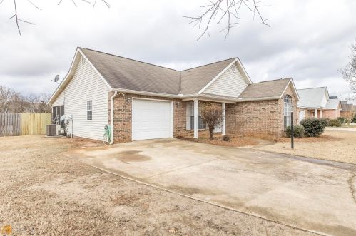 462 Falkirk Dr, Warner Robins GA  31088-1257 exterior