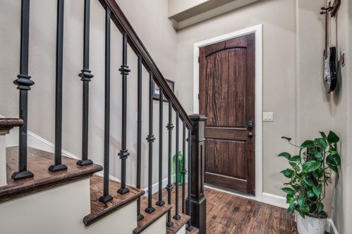 5025 Calloway Dr, Addison TX  75001-6342 exterior