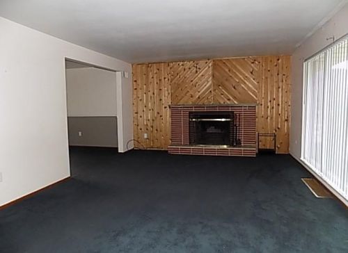 493 Toledo Dr, New Kensington, PA 15068-3358