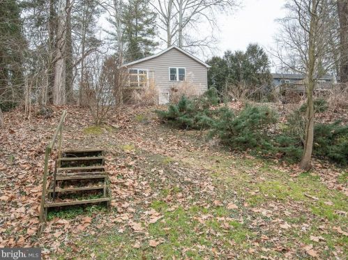 2122 Millcreek Rd, Lancaster PA  17602-4749 exterior