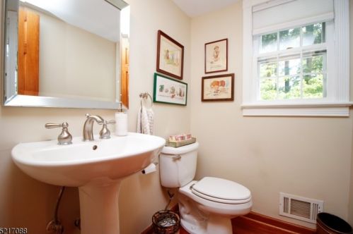 7 Wooded Hl Ln, Dover NJ  07869-3821 exterior