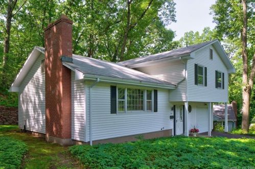 87 Delahunty Dr, Southington, CT 06489-3618